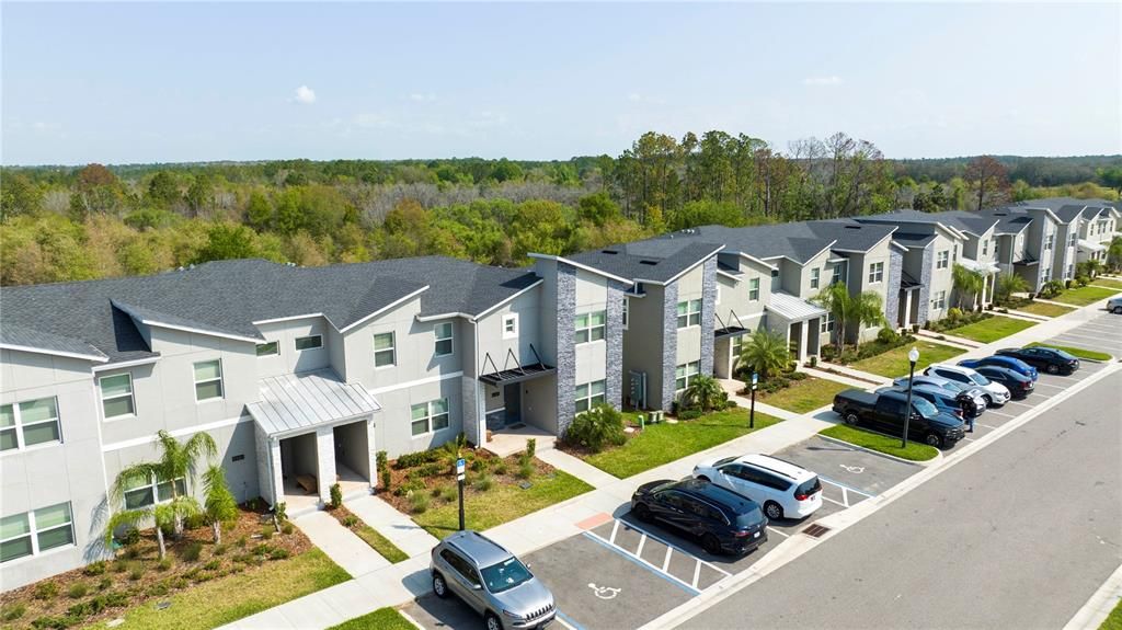 Под контрактом: $370,000 (4 спален, 3 ванн, 1914 Квадратных фут)