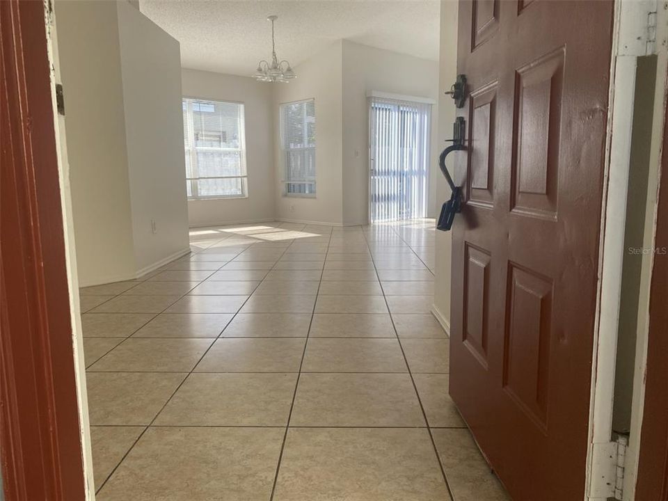 Active With Contract: $325,000 (3 beds, 2 baths, 1400 Square Feet)