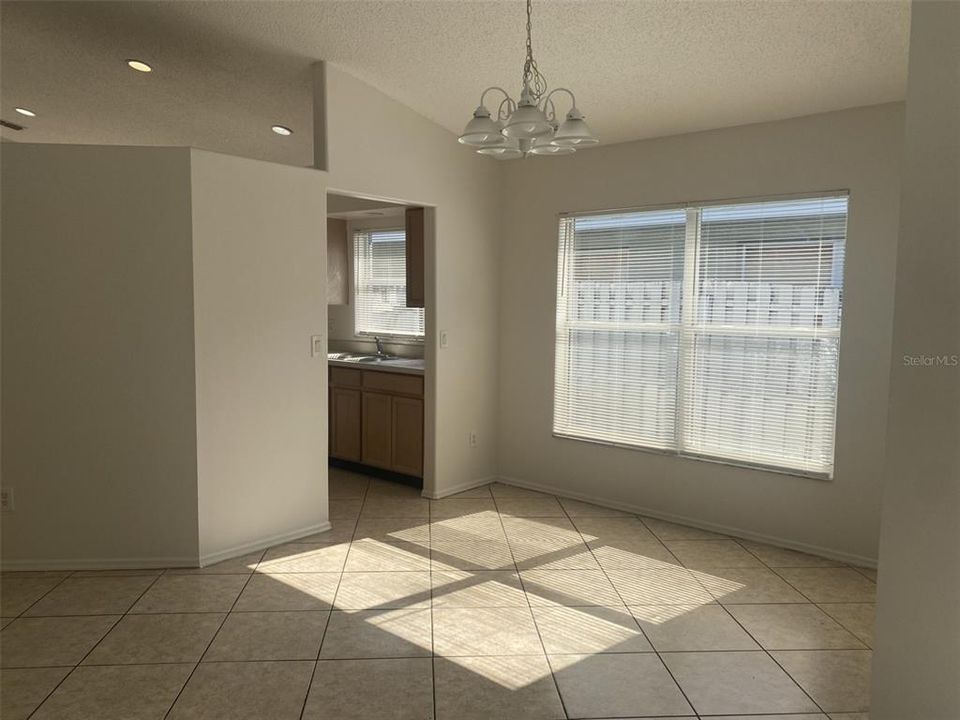 Active With Contract: $325,000 (3 beds, 2 baths, 1400 Square Feet)