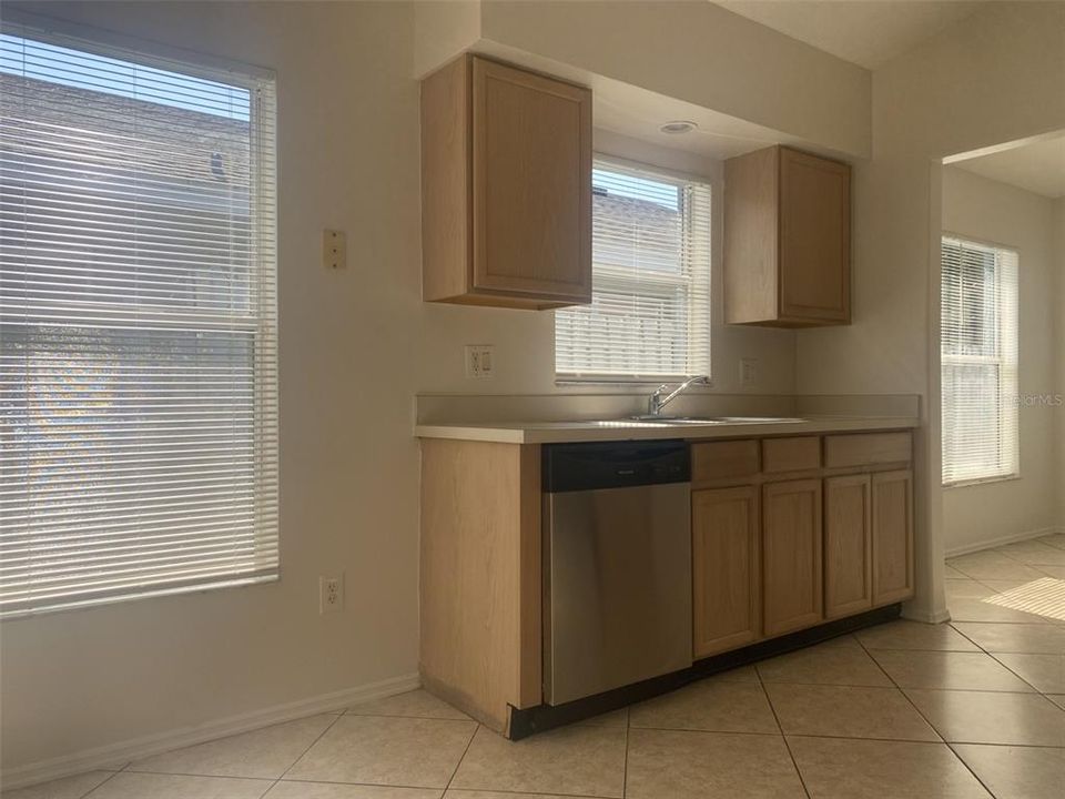 Active With Contract: $325,000 (3 beds, 2 baths, 1400 Square Feet)