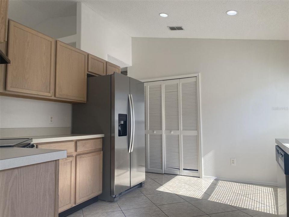 Active With Contract: $325,000 (3 beds, 2 baths, 1400 Square Feet)