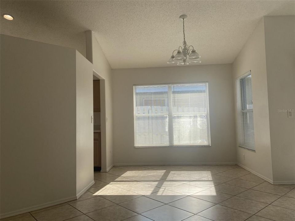 Active With Contract: $325,000 (3 beds, 2 baths, 1400 Square Feet)