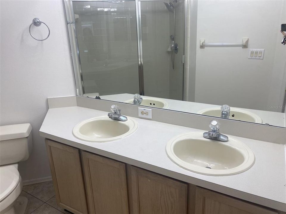 Active With Contract: $325,000 (3 beds, 2 baths, 1400 Square Feet)