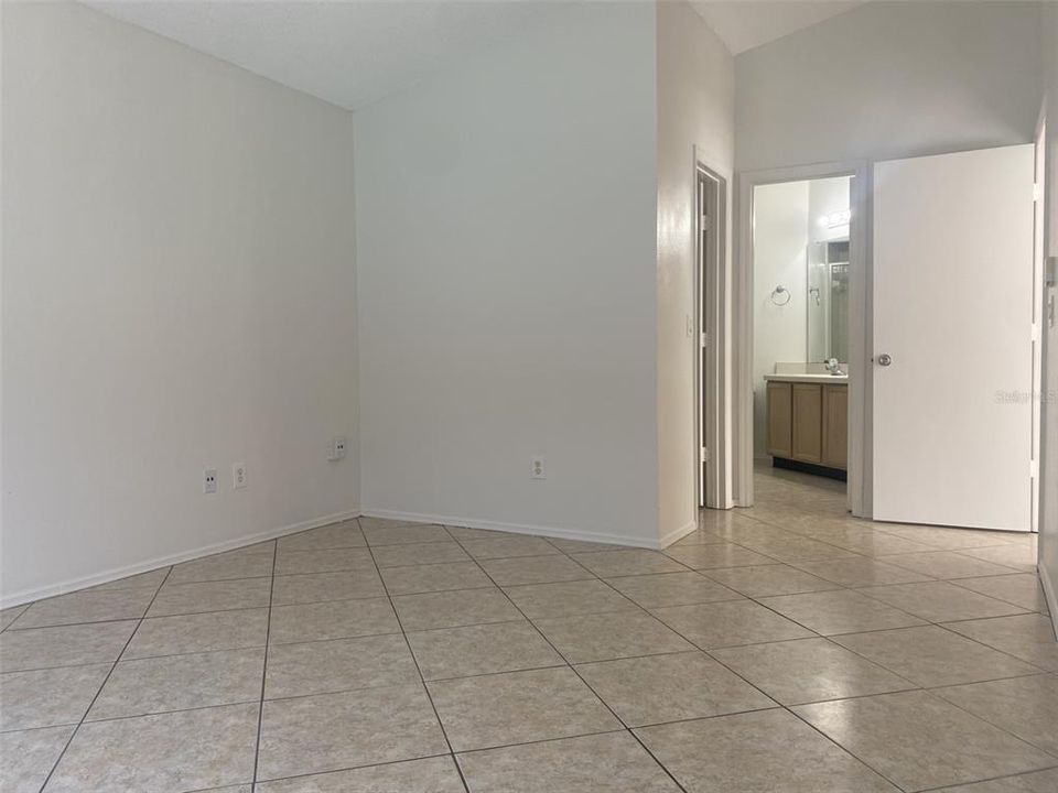 Active With Contract: $325,000 (3 beds, 2 baths, 1400 Square Feet)