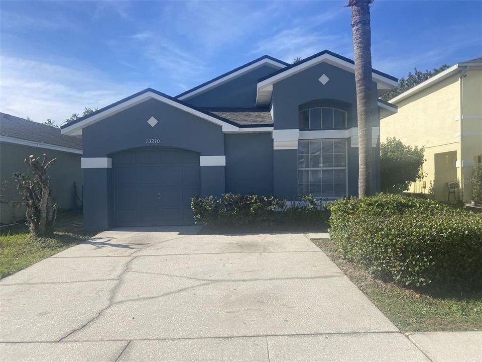 Active With Contract: $325,000 (3 beds, 2 baths, 1400 Square Feet)