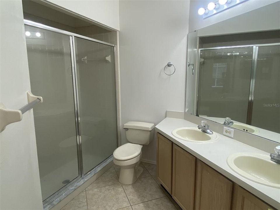 Active With Contract: $325,000 (3 beds, 2 baths, 1400 Square Feet)