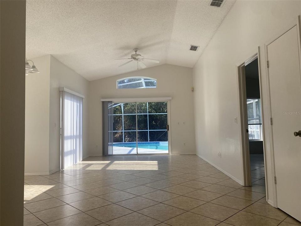 Active With Contract: $325,000 (3 beds, 2 baths, 1400 Square Feet)