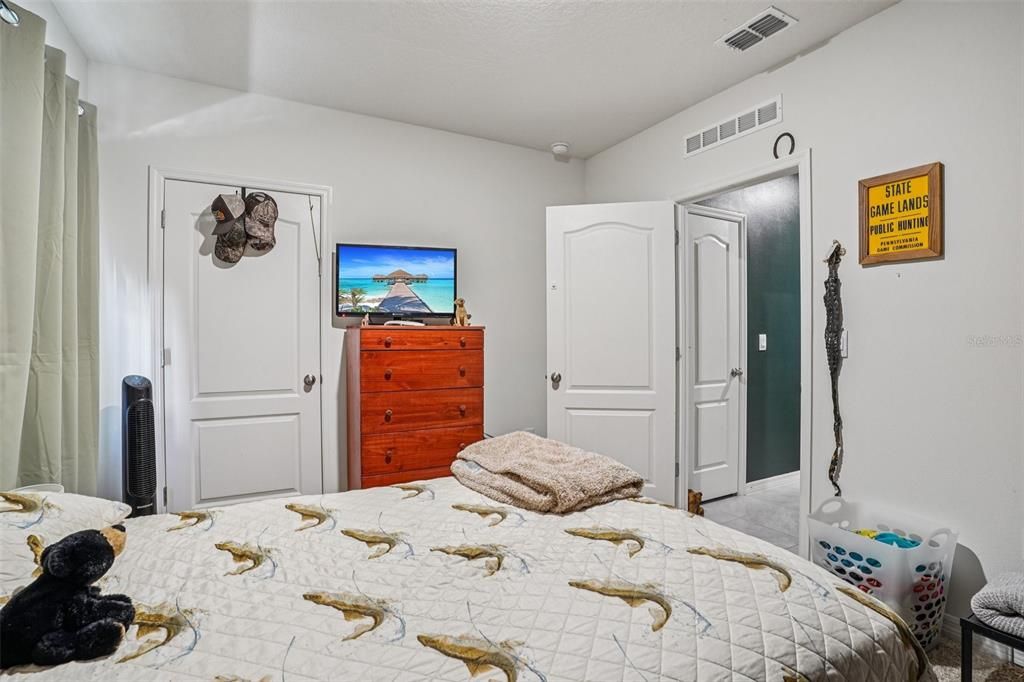 For Sale: $299,999 (3 beds, 2 baths, 1617 Square Feet)