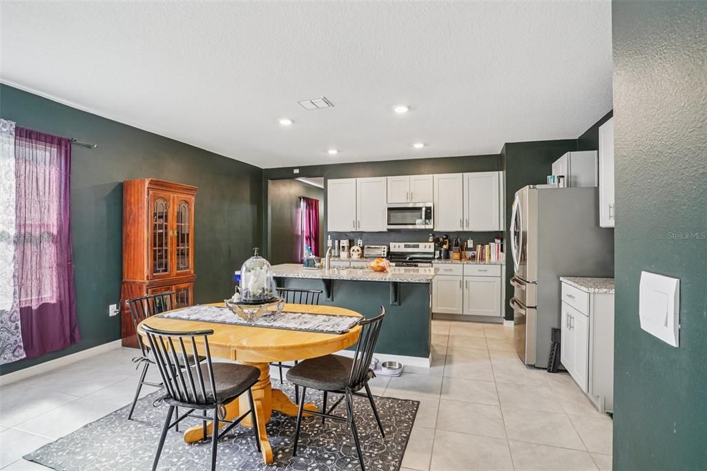 For Sale: $299,999 (3 beds, 2 baths, 1617 Square Feet)