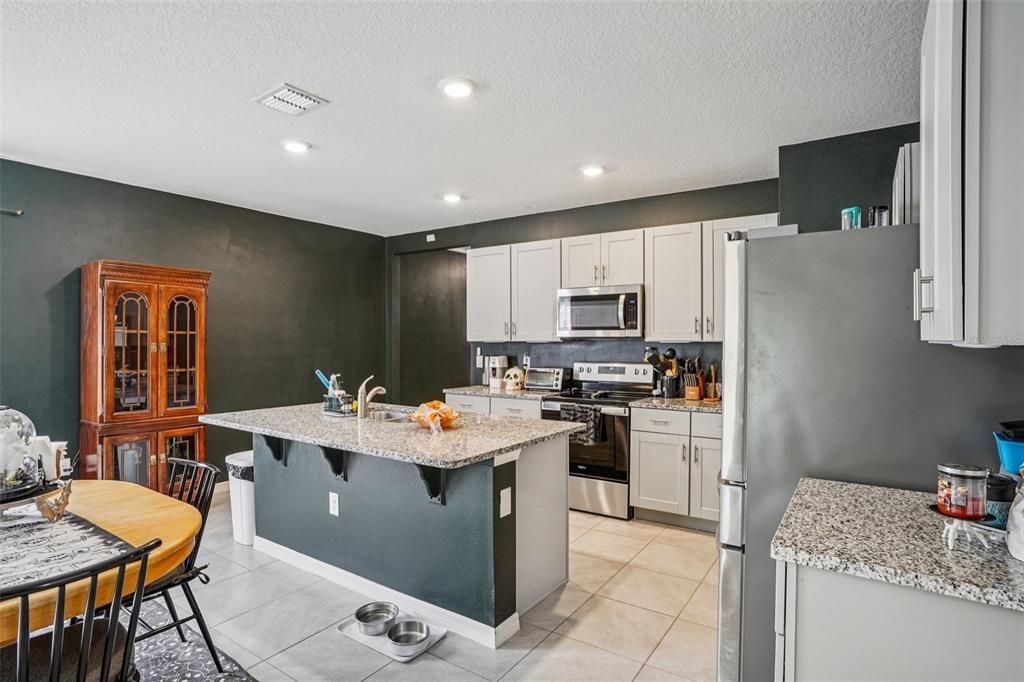 For Sale: $299,999 (3 beds, 2 baths, 1617 Square Feet)