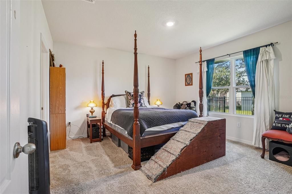 For Sale: $299,999 (3 beds, 2 baths, 1617 Square Feet)