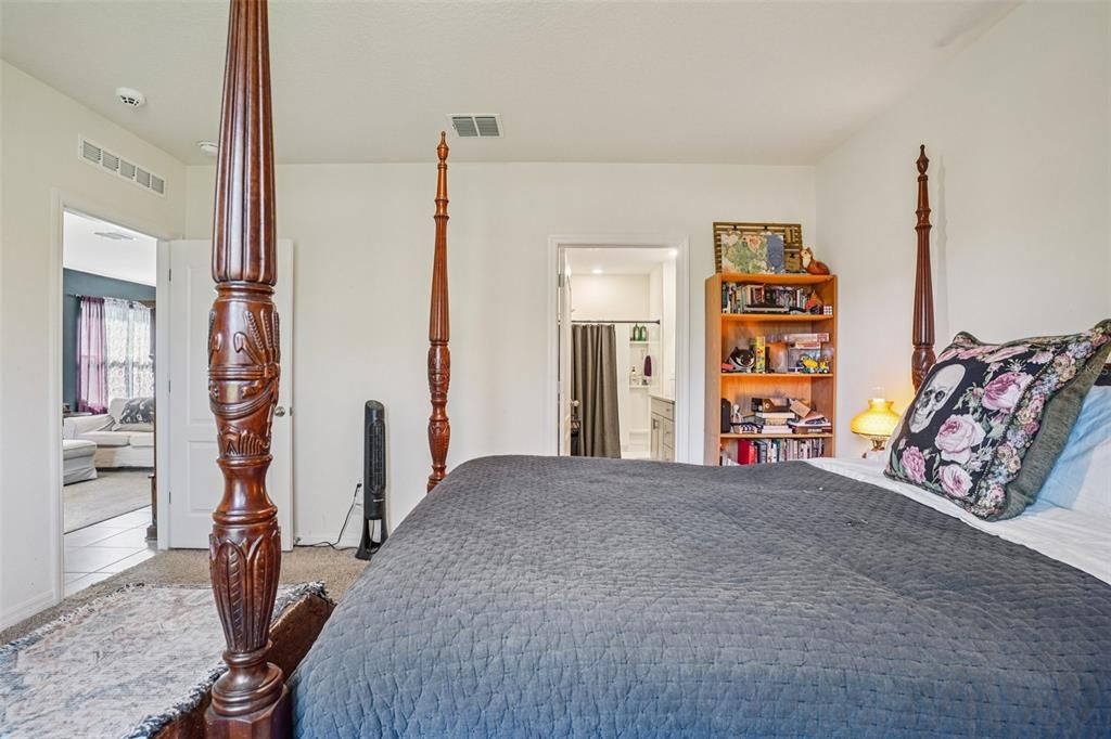 For Sale: $299,999 (3 beds, 2 baths, 1617 Square Feet)