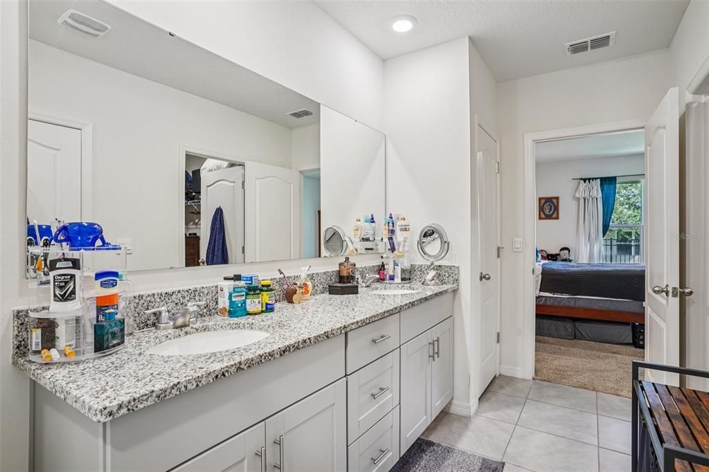 For Sale: $299,999 (3 beds, 2 baths, 1617 Square Feet)