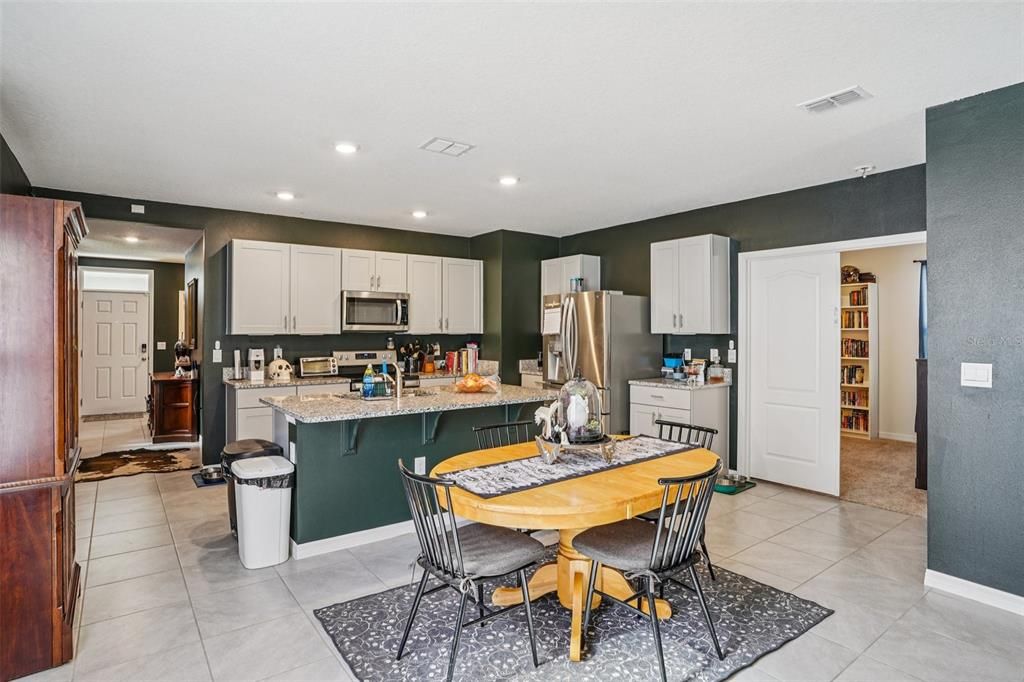 For Sale: $299,999 (3 beds, 2 baths, 1617 Square Feet)