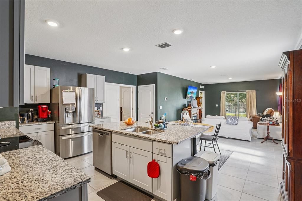 For Sale: $299,999 (3 beds, 2 baths, 1617 Square Feet)