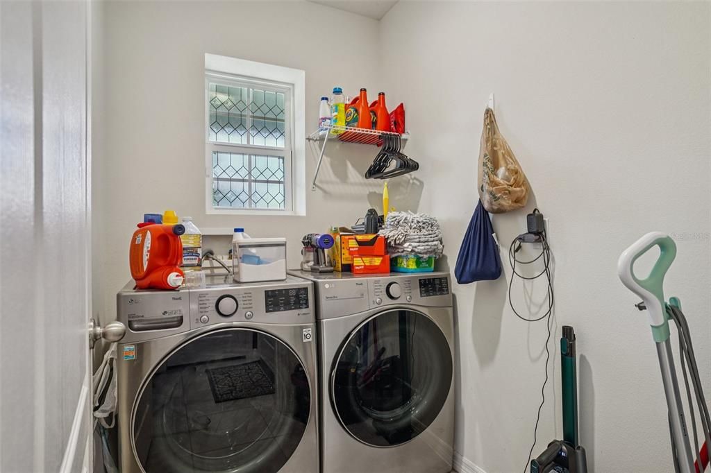 For Sale: $299,999 (3 beds, 2 baths, 1617 Square Feet)