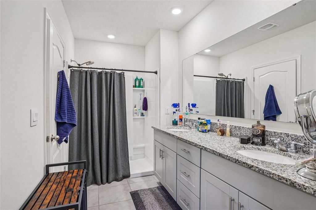 For Sale: $299,999 (3 beds, 2 baths, 1617 Square Feet)