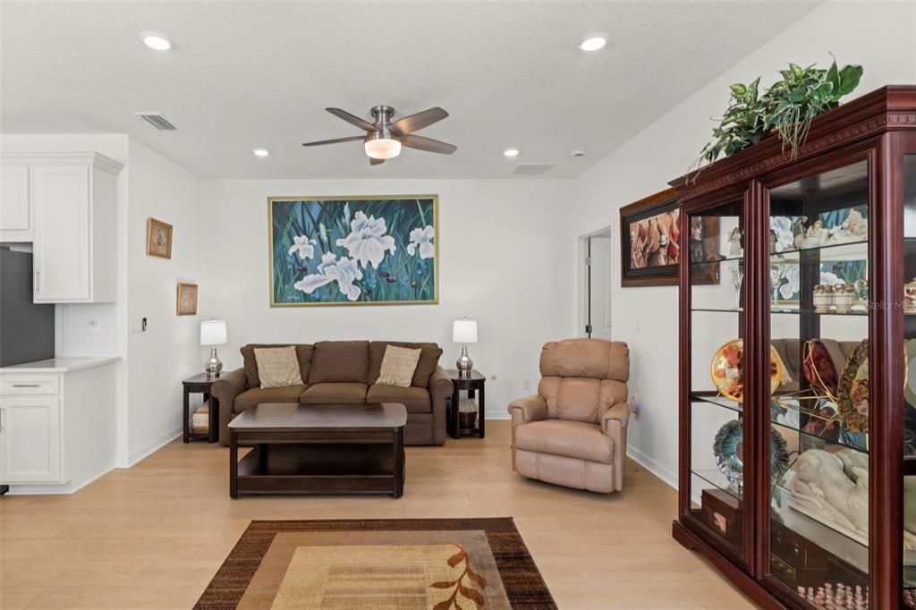 待售: $399,000 (4 贝兹, 2 浴室, 1502 平方英尺)