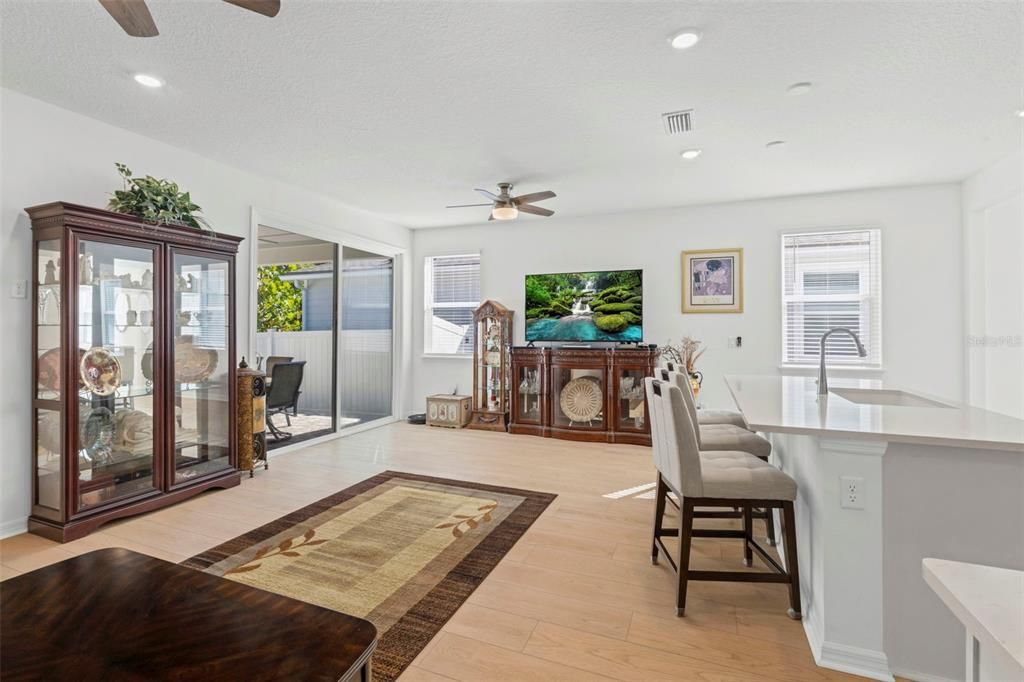 待售: $399,000 (4 贝兹, 2 浴室, 1502 平方英尺)