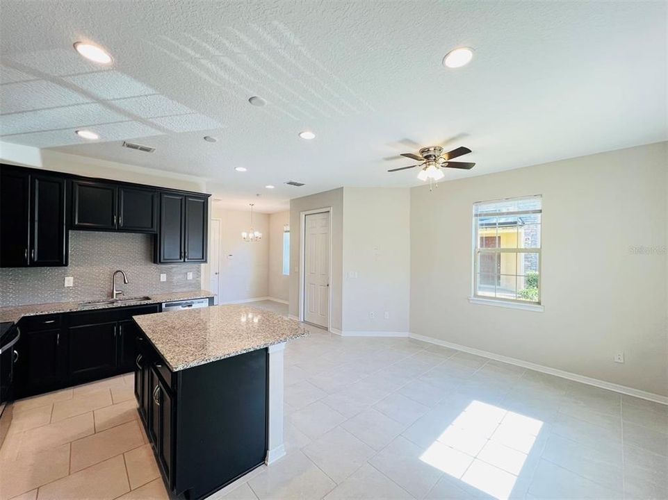 For Rent: $2,250 (2 beds, 2 baths, 1613 Square Feet)