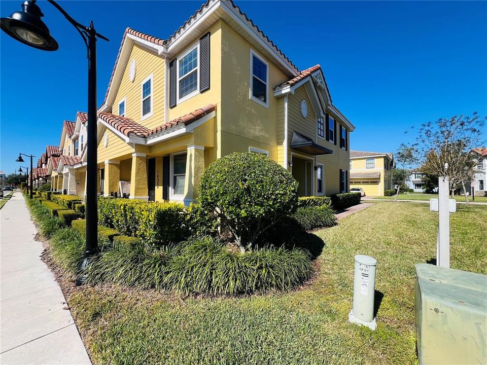 For Rent: $2,250 (2 beds, 2 baths, 1613 Square Feet)