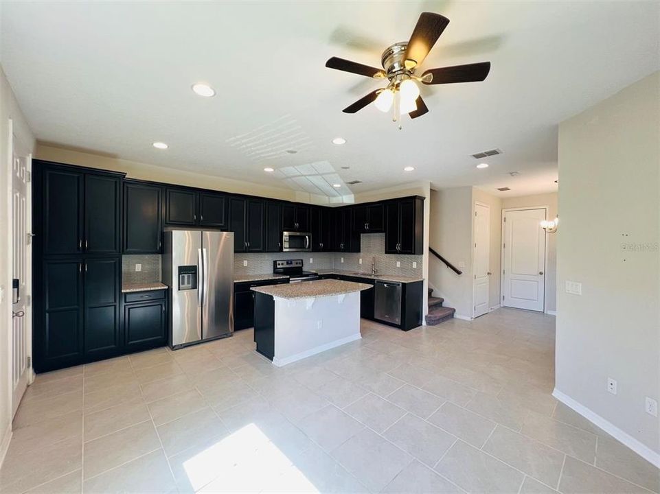 For Rent: $2,250 (2 beds, 2 baths, 1613 Square Feet)