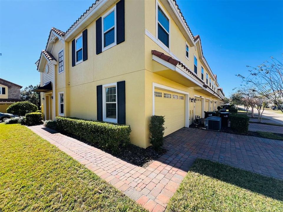 For Rent: $2,250 (2 beds, 2 baths, 1613 Square Feet)