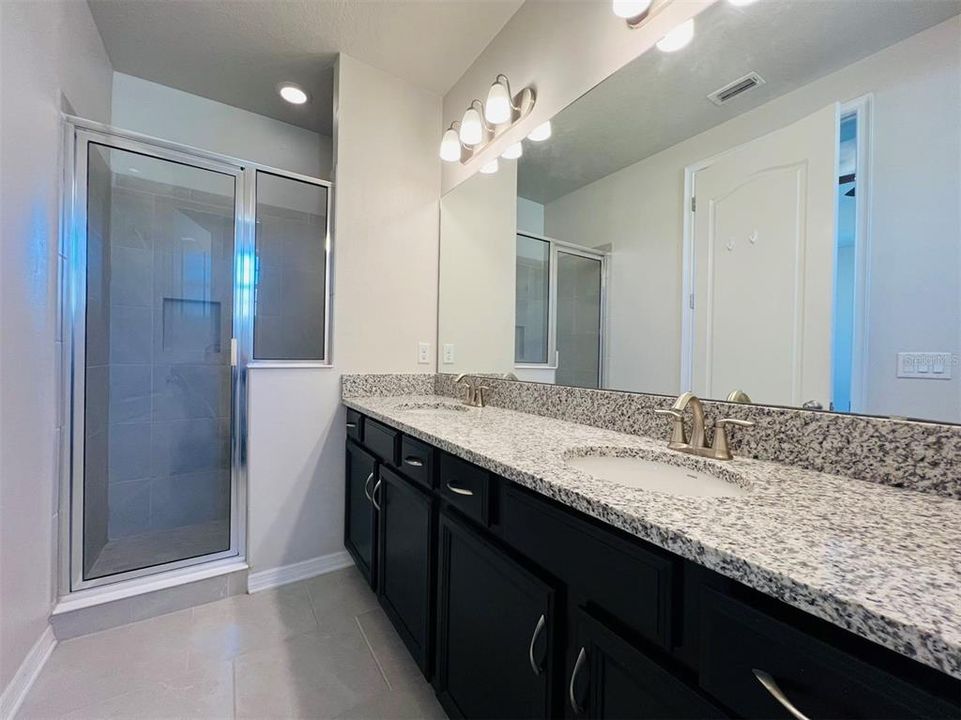 For Rent: $2,250 (2 beds, 2 baths, 1613 Square Feet)