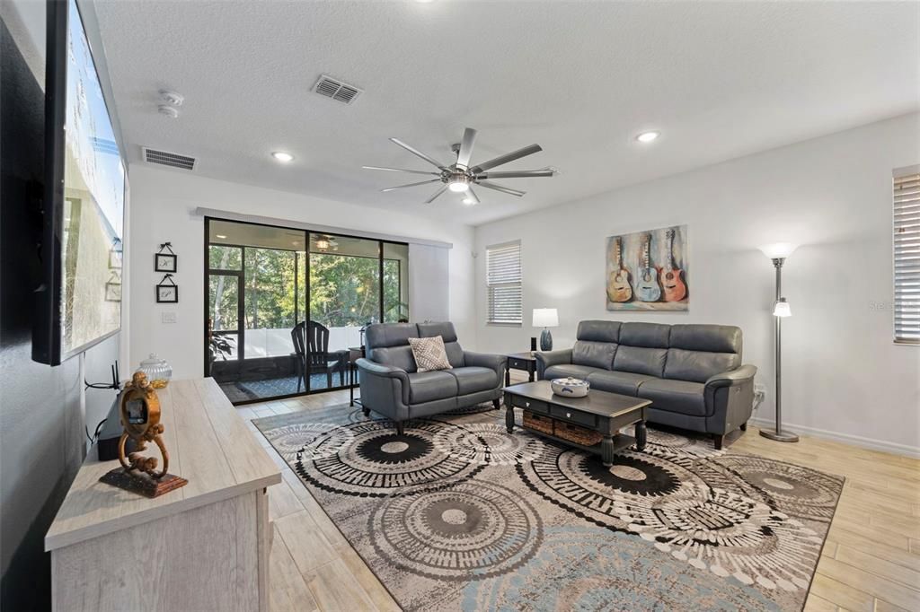 На продажу: $349,000 (3 спален, 2 ванн, 1584 Квадратных фут)