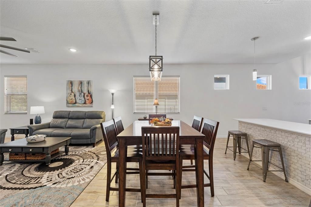 На продажу: $349,000 (3 спален, 2 ванн, 1584 Квадратных фут)