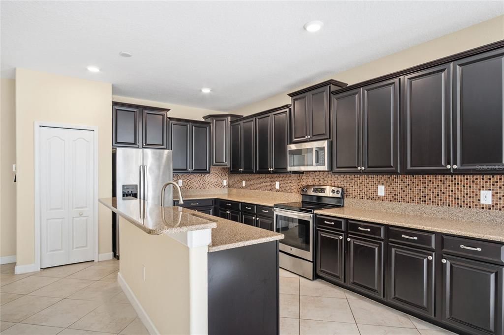 Active With Contract: $389,999 (3 beds, 3 baths, 2592 Square Feet)