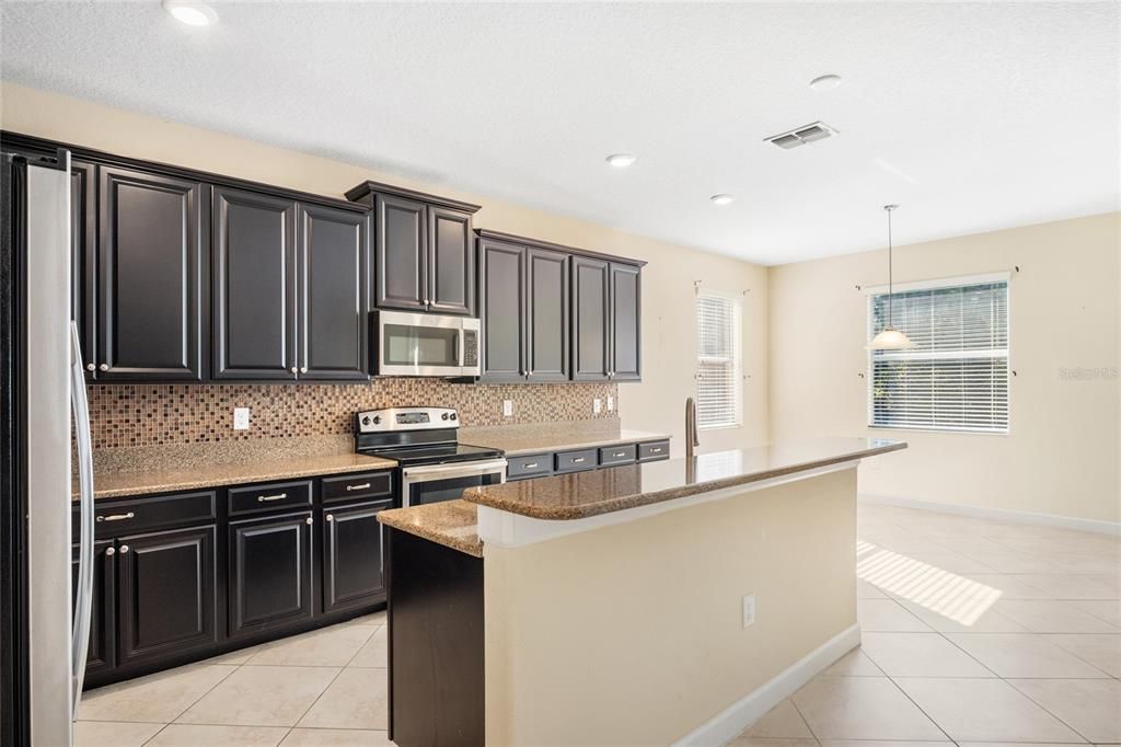 Active With Contract: $389,999 (3 beds, 3 baths, 2592 Square Feet)