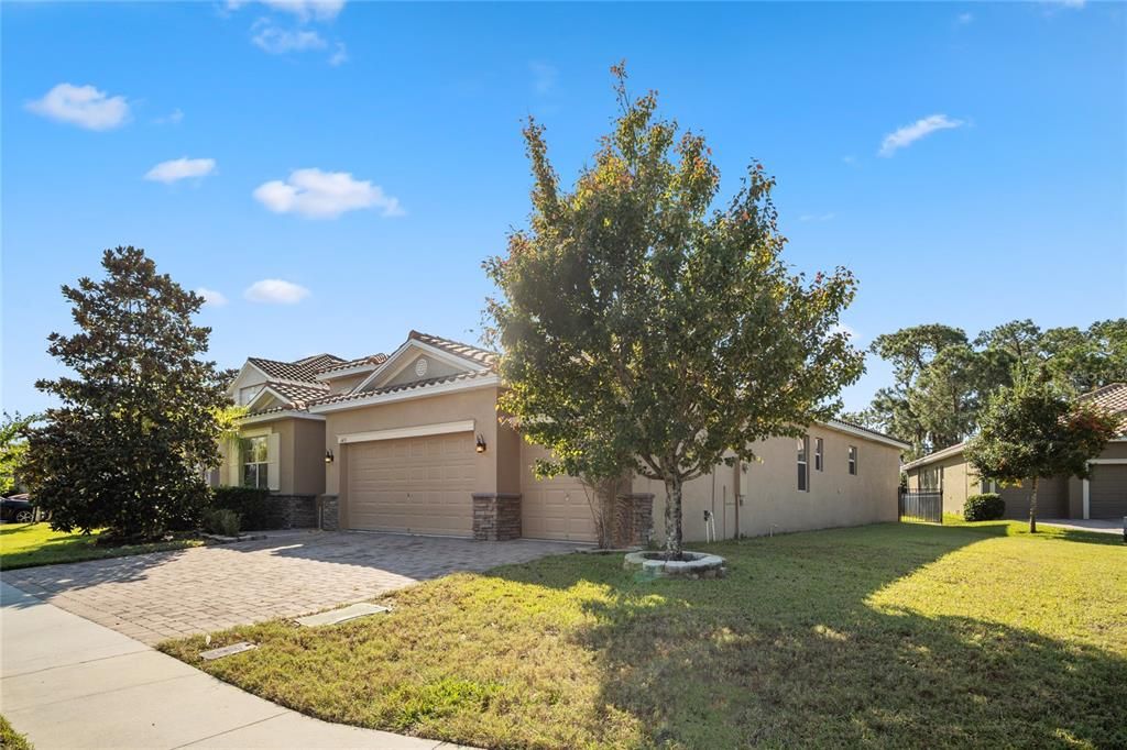 Active With Contract: $389,999 (3 beds, 3 baths, 2592 Square Feet)