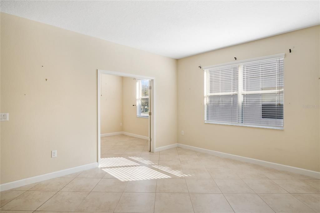 Active With Contract: $389,999 (3 beds, 3 baths, 2592 Square Feet)