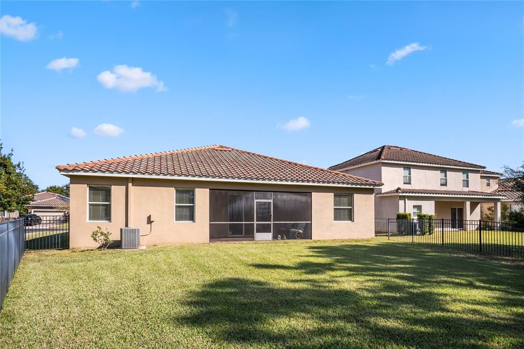 Active With Contract: $389,999 (3 beds, 3 baths, 2592 Square Feet)