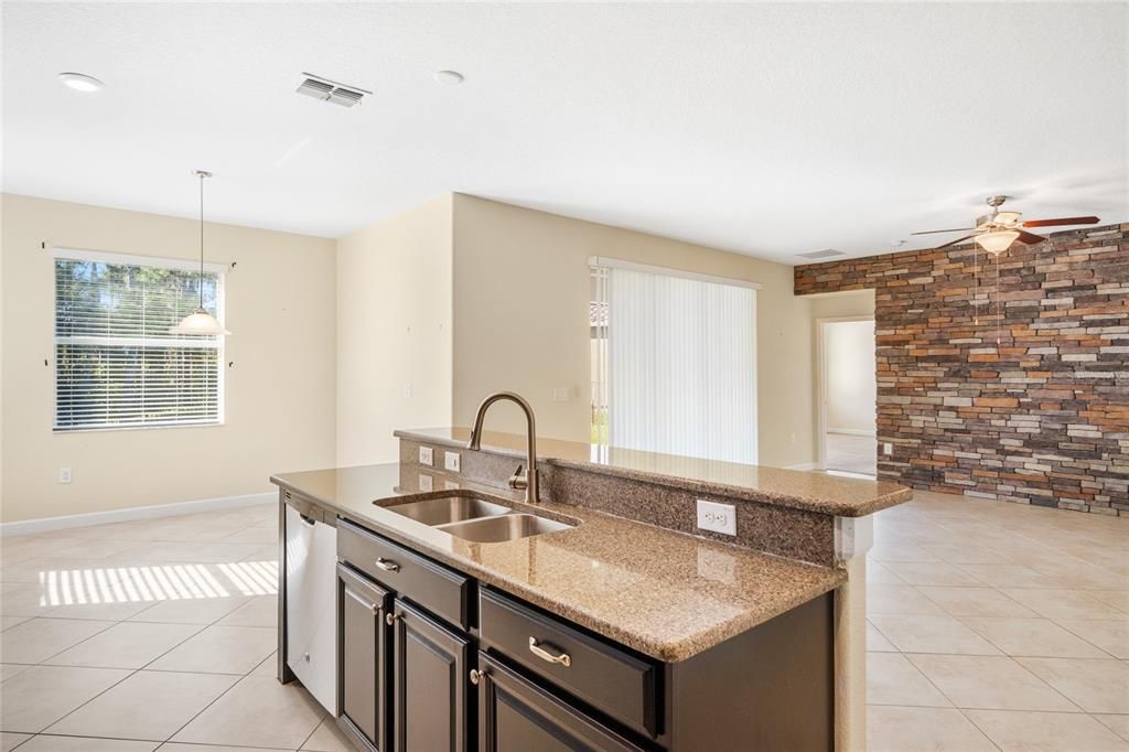 Active With Contract: $389,999 (3 beds, 3 baths, 2592 Square Feet)