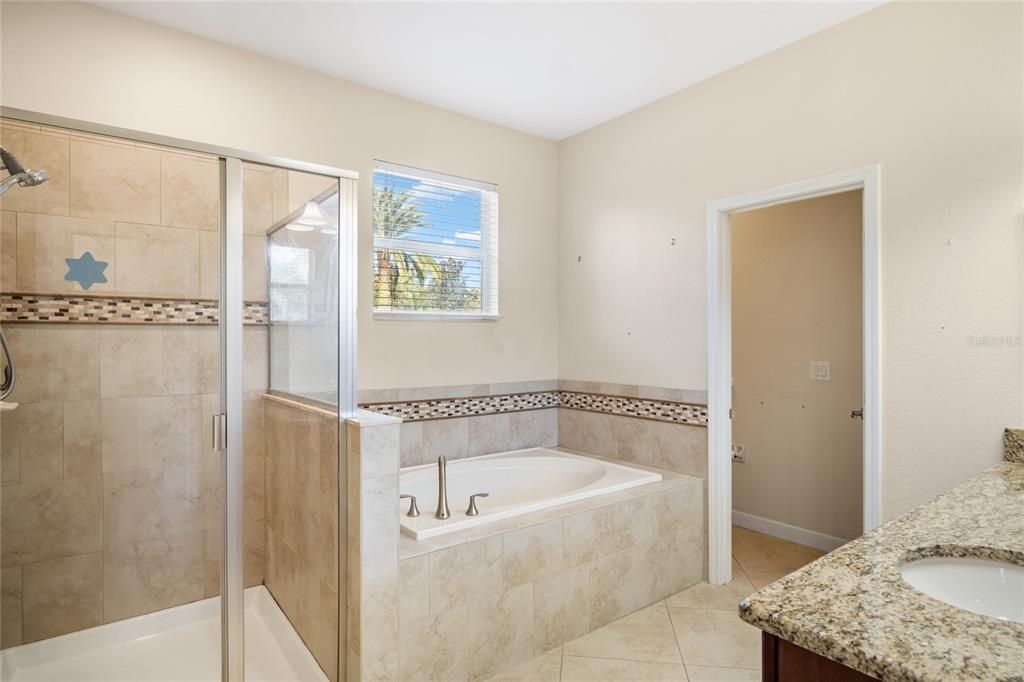 Active With Contract: $389,999 (3 beds, 3 baths, 2592 Square Feet)