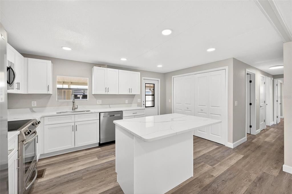 For Sale: $195,000 (2 beds, 2 baths, 1200 Square Feet)