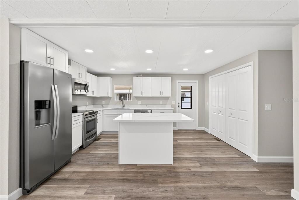 For Sale: $195,000 (2 beds, 2 baths, 1200 Square Feet)