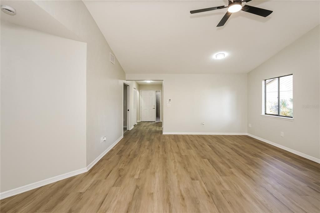 For Sale: $279,900 (3 beds, 2 baths, 1596 Square Feet)