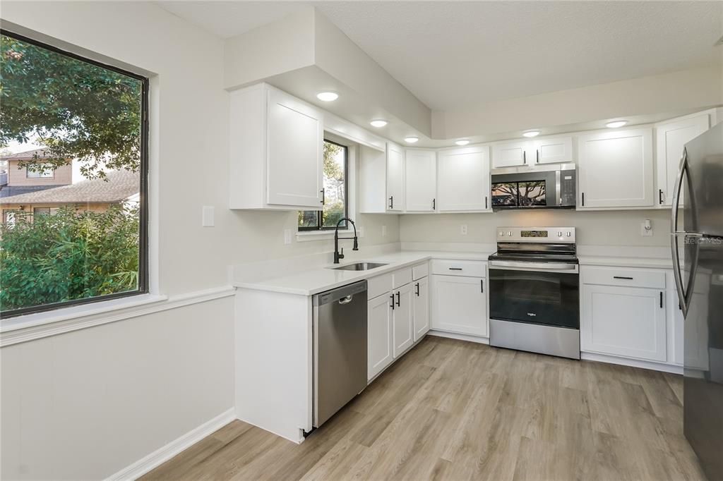 For Sale: $279,900 (3 beds, 2 baths, 1596 Square Feet)