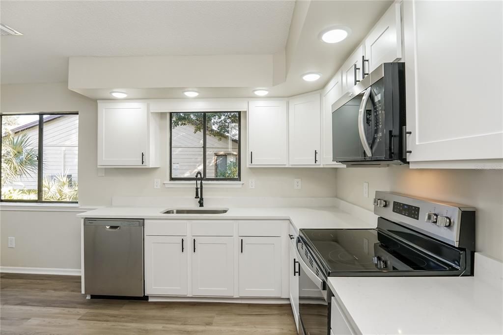 For Sale: $279,900 (3 beds, 2 baths, 1596 Square Feet)