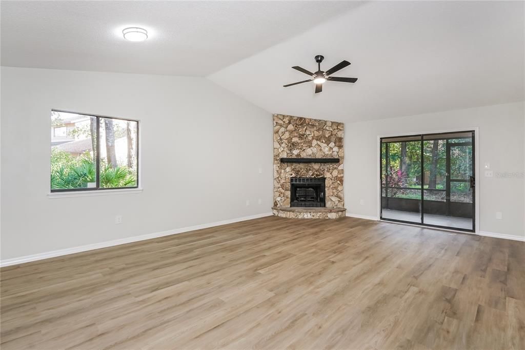 For Sale: $279,900 (3 beds, 2 baths, 1596 Square Feet)