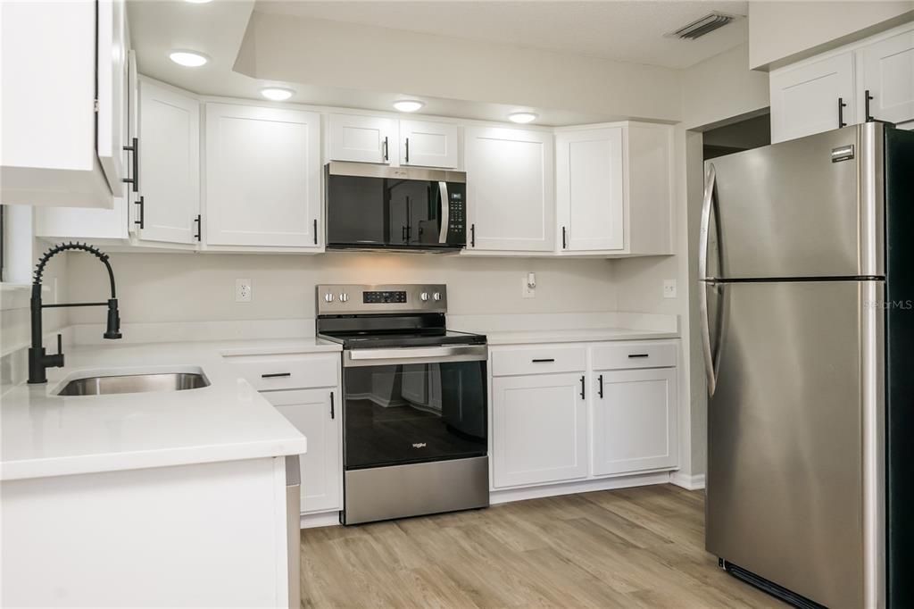 For Sale: $279,900 (3 beds, 2 baths, 1596 Square Feet)