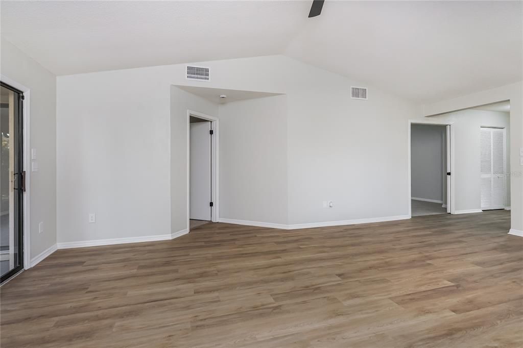 For Sale: $279,900 (3 beds, 2 baths, 1596 Square Feet)