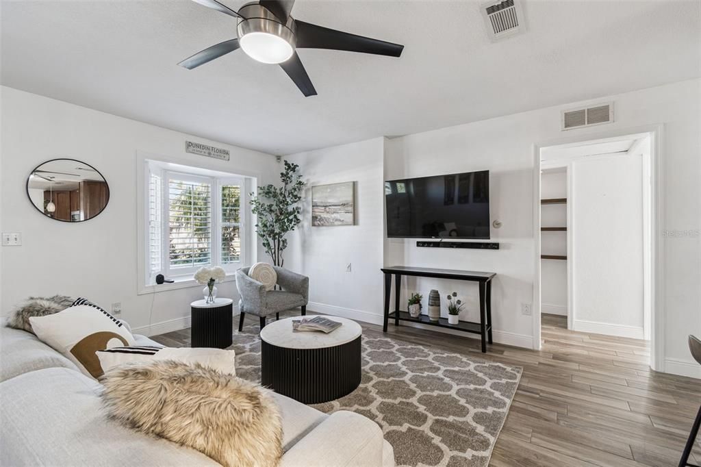 For Sale: $575,000 (3 beds, 2 baths, 1485 Square Feet)