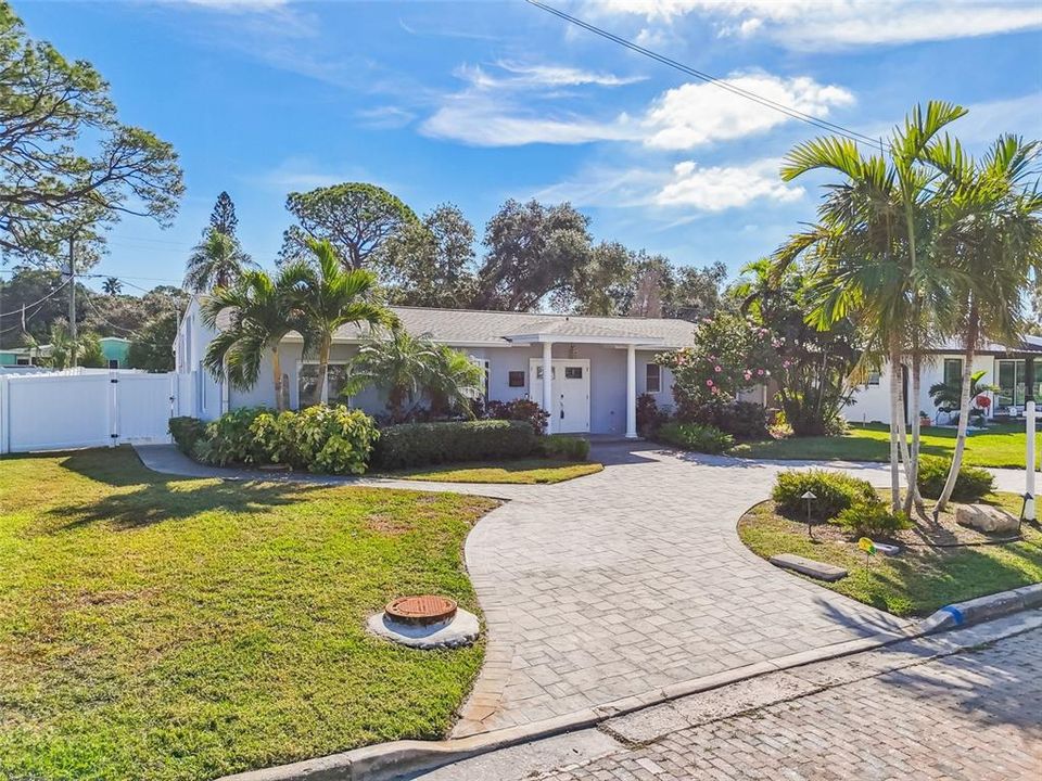 For Sale: $575,000 (3 beds, 2 baths, 1485 Square Feet)