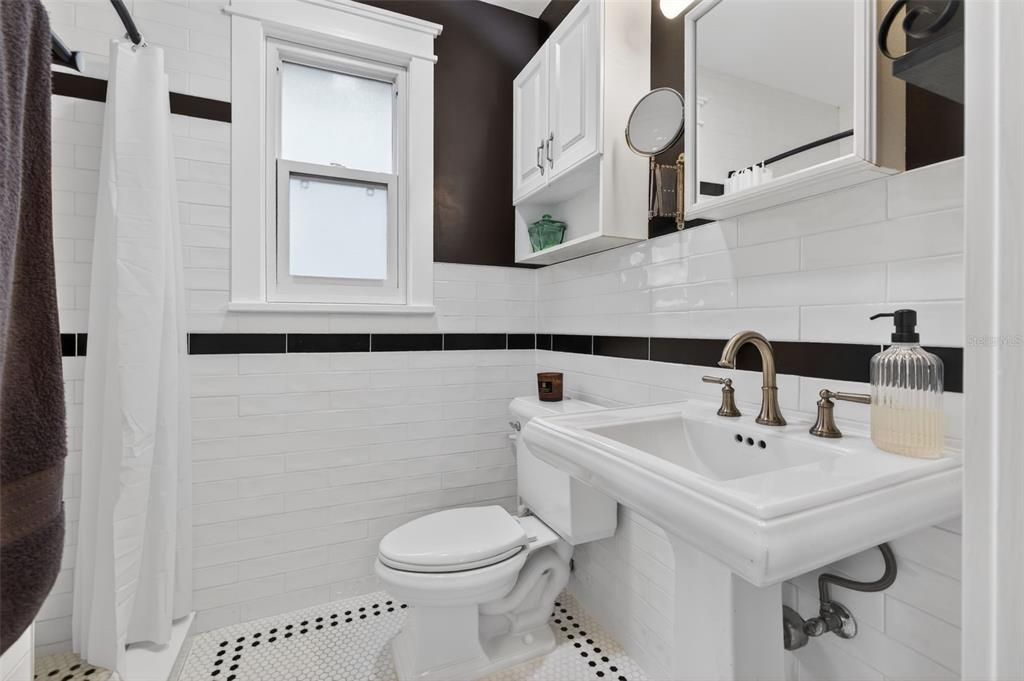 For Sale: $1,495,000 (6 beds, 4 baths, 2255 Square Feet)