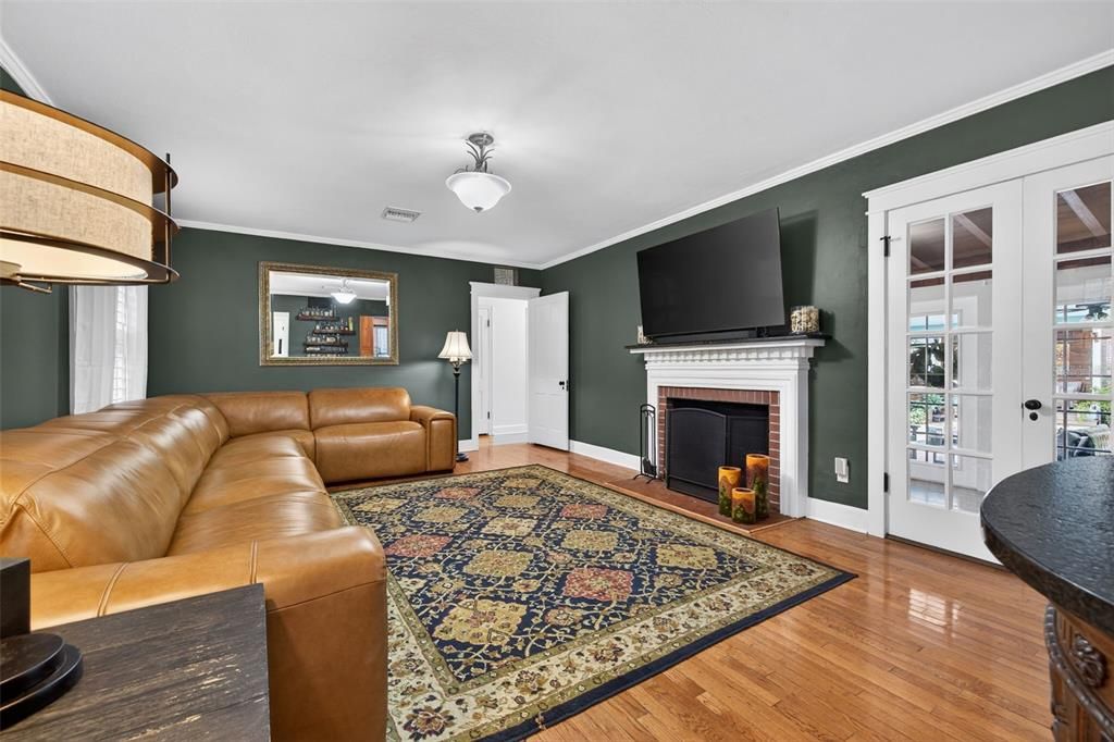 For Sale: $1,495,000 (6 beds, 4 baths, 2255 Square Feet)