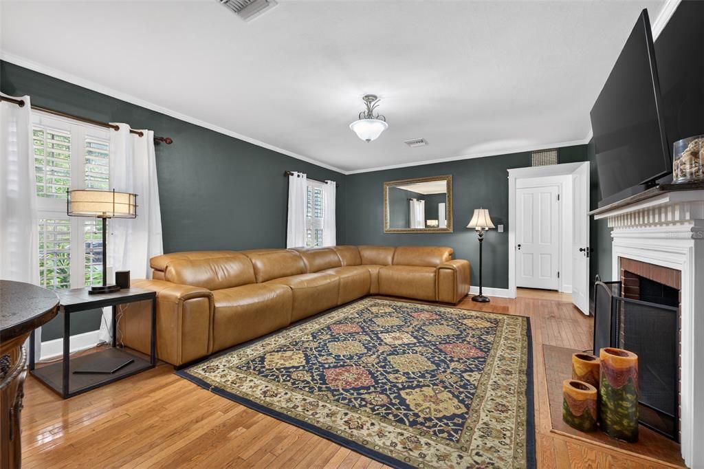 For Sale: $1,495,000 (6 beds, 4 baths, 2255 Square Feet)